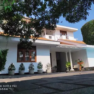 2* Bed & Breakfast Suriya Arana